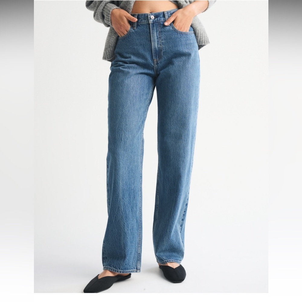 Abercrombie & Fitch High Rise Loose Jean - Picture 2 of 10